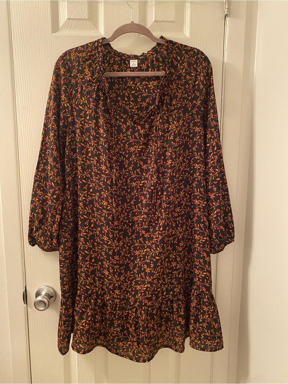 Old Navy Black Floral V-Neck Long Sleeve Swing Dress w/Ruffle Hem Size Medium